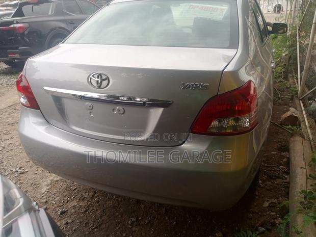 Toyota Yaris L Hatchback 5dr 2012 Silver