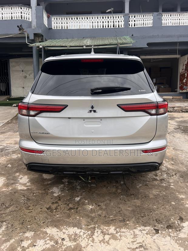 Mitsubishi Outlander SEL 2022 Gray
