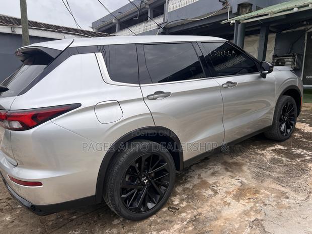 Mitsubishi Outlander SEL 2022 Gray