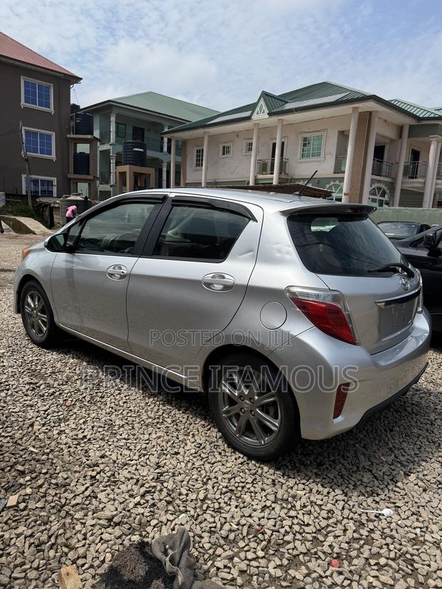 Toyota Yaris SE Hatchback 5dr 2013 Silver