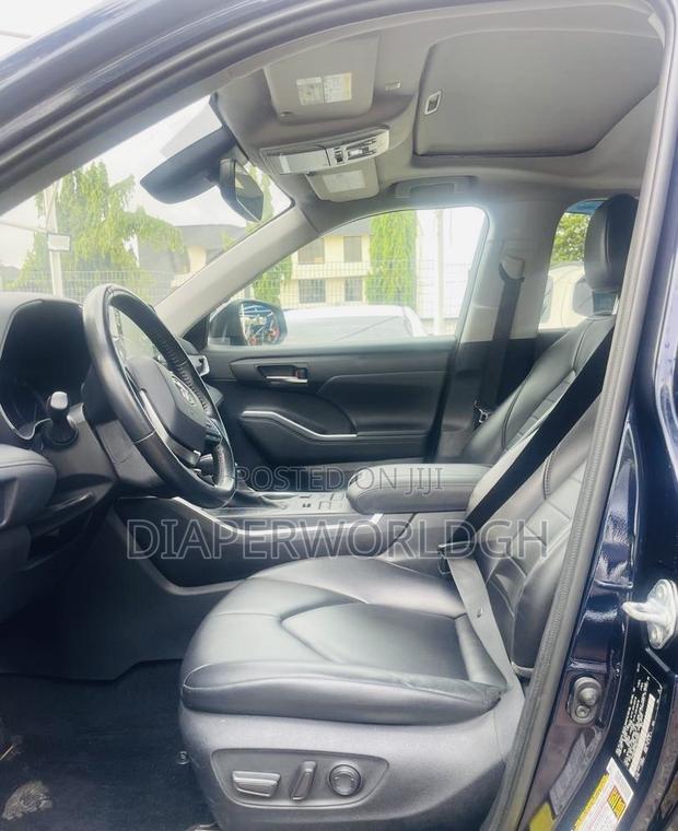 Toyota Highlander 2021 Blue