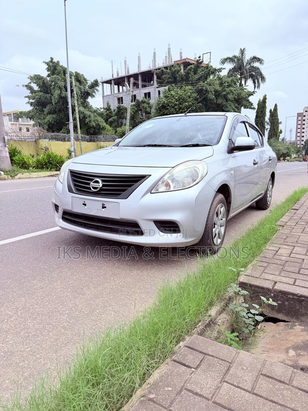 Nissan Latio 2014 Silver