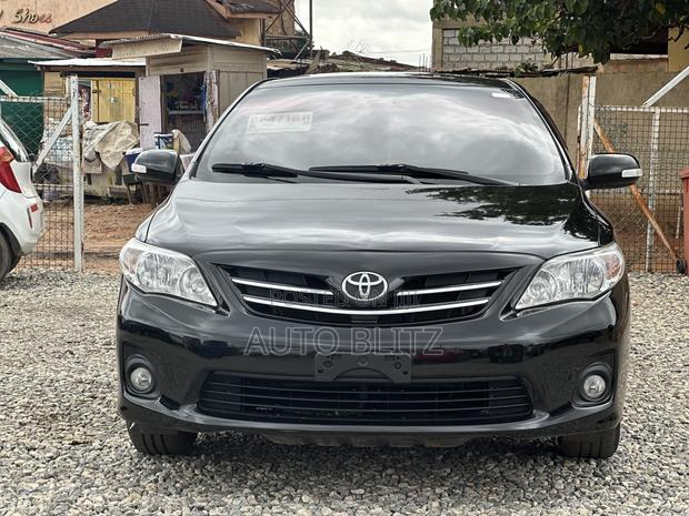Toyota Corolla Altis 2011 Black