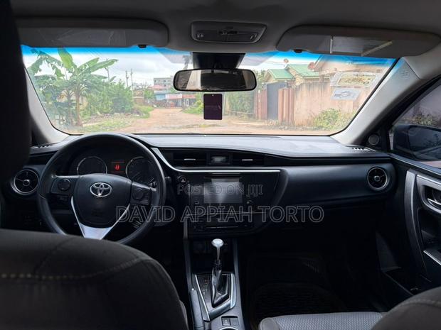 Toyota Corolla LE Eco (1.8L 4cyl 2A) 2018 Black
