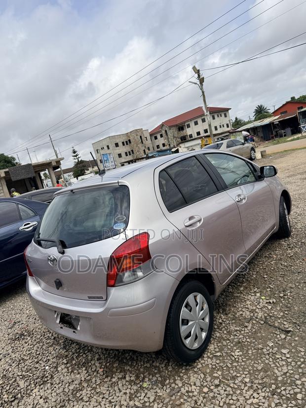 Toyota Vitz 1.3 FWD 3dr 2010 Silver