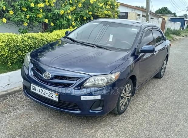 Toyota Corolla LE 4dr Sedan (1.8L 4cyl 4A) 2013 Blue