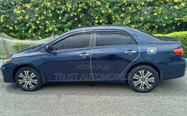 Toyota Corolla LE 4dr Sedan (1.8L 4cyl 4A) 2013 Blue