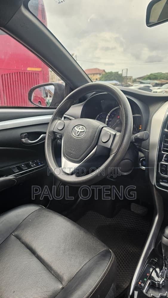 Toyota Yaris 1.5 Sedan XLE 2020 Black