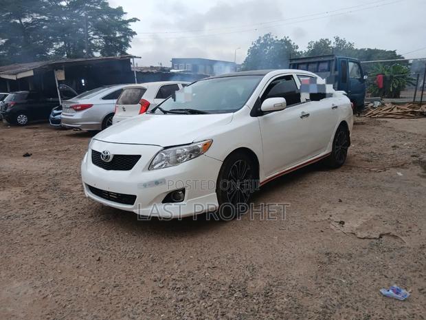 Toyota Corolla 2015 White