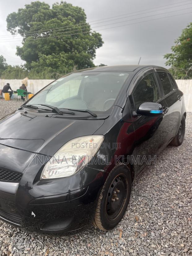 Toyota Vitz 2010 Black