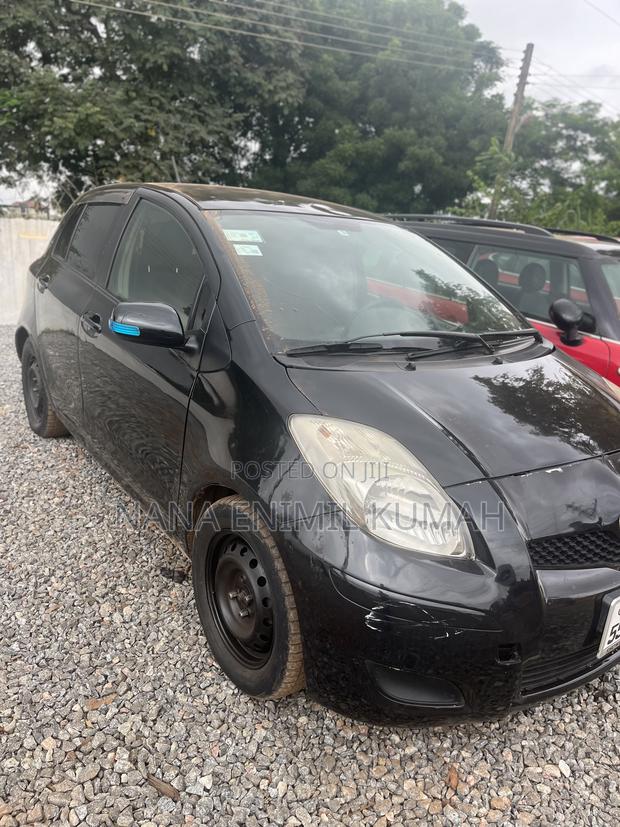Toyota Vitz 2010 Black