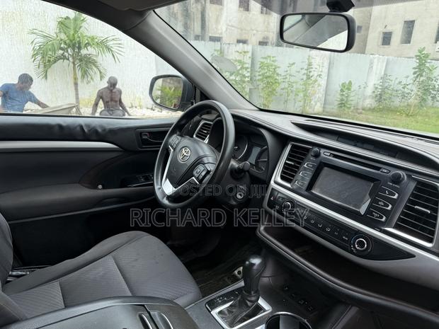 Toyota Highlander LE 4dr SUV AWD (3.5L 6cyl 6A) 2014 Silver