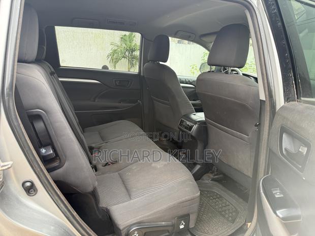 Toyota Highlander LE 4dr SUV AWD (3.5L 6cyl 6A) 2014 Silver