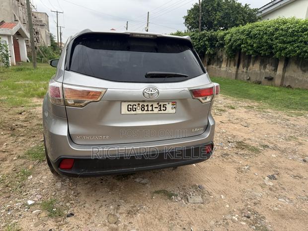 Toyota Highlander LE 4dr SUV AWD (3.5L 6cyl 6A) 2014 Silver