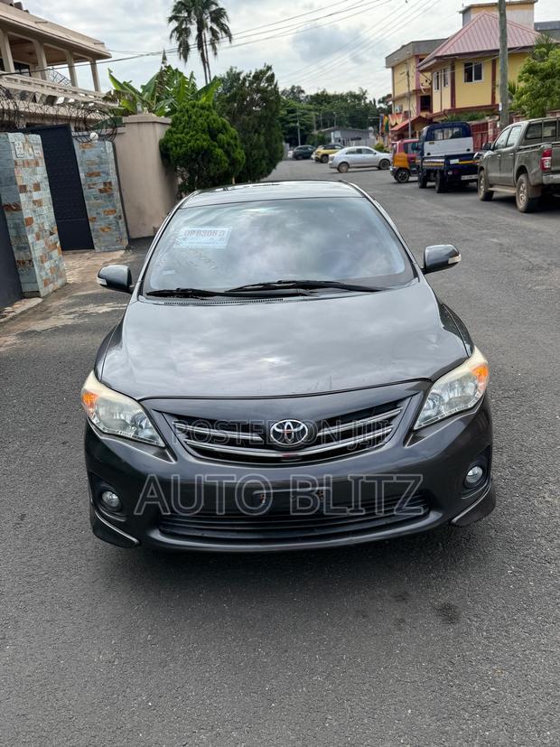 Toyota Corolla Altis 2011 Gray