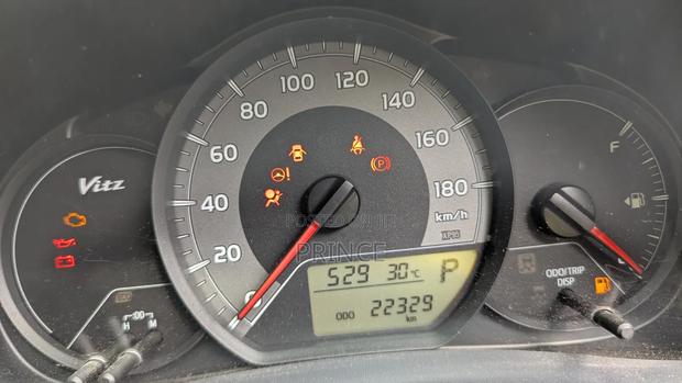 Toyota Vitz 1.3 AWD 5dr 2015 Beige