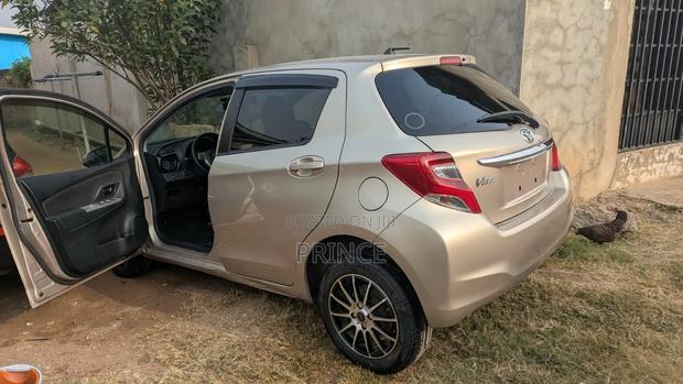 Toyota Vitz 1.3 AWD 5dr 2015 Beige