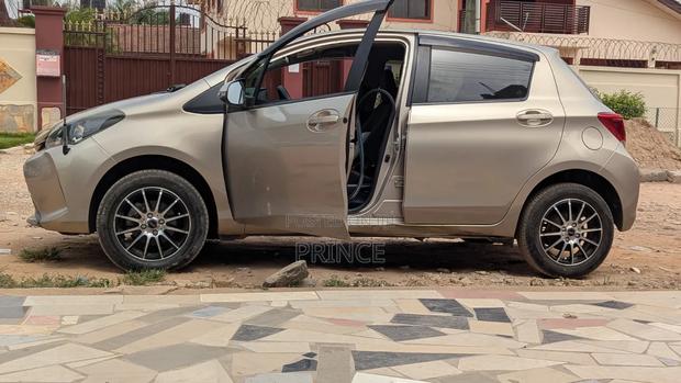 Toyota Vitz 1.3 AWD 5dr 2015 Beige
