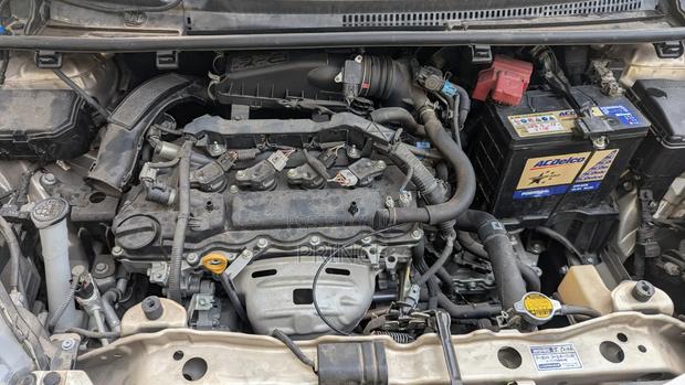 Toyota Vitz 1.3 AWD 5dr 2015 Beige