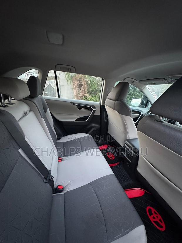 Toyota RAV4 2023 Silver