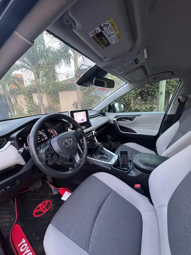 Toyota RAV4 2023 Silver