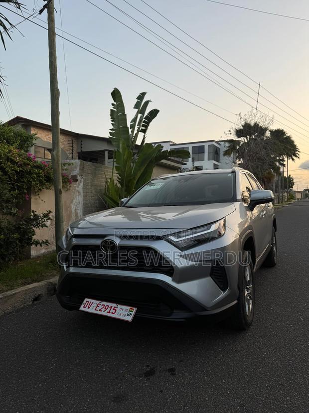 Toyota RAV4 2023 Silver