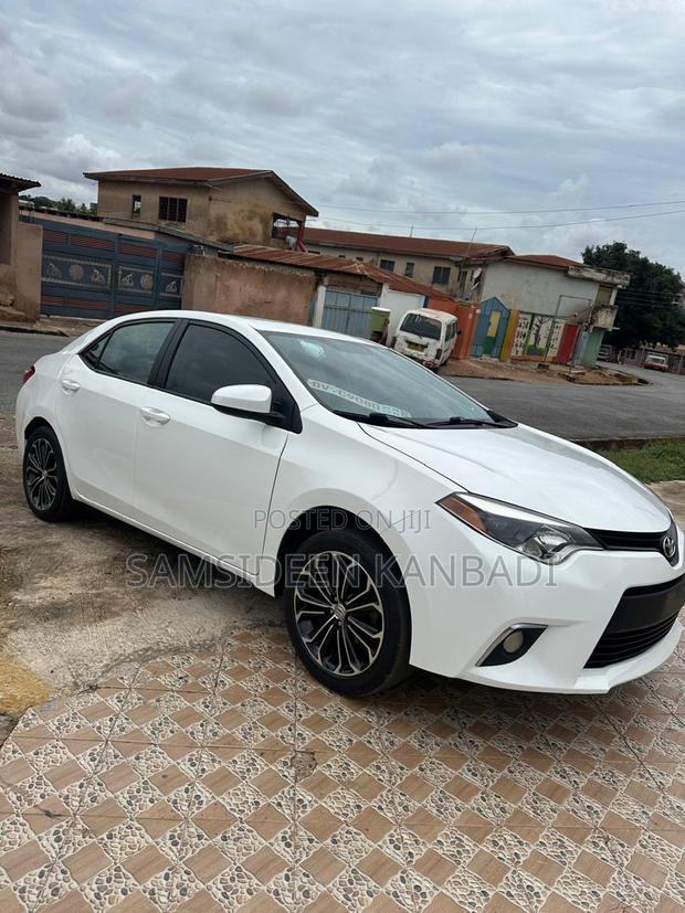 Toyota Corolla 2015 White