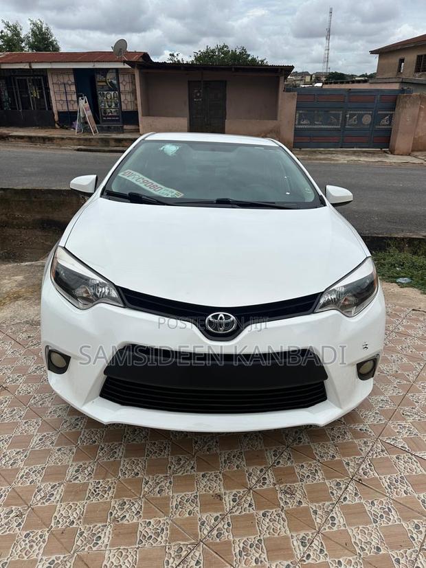 Toyota Corolla 2015 White