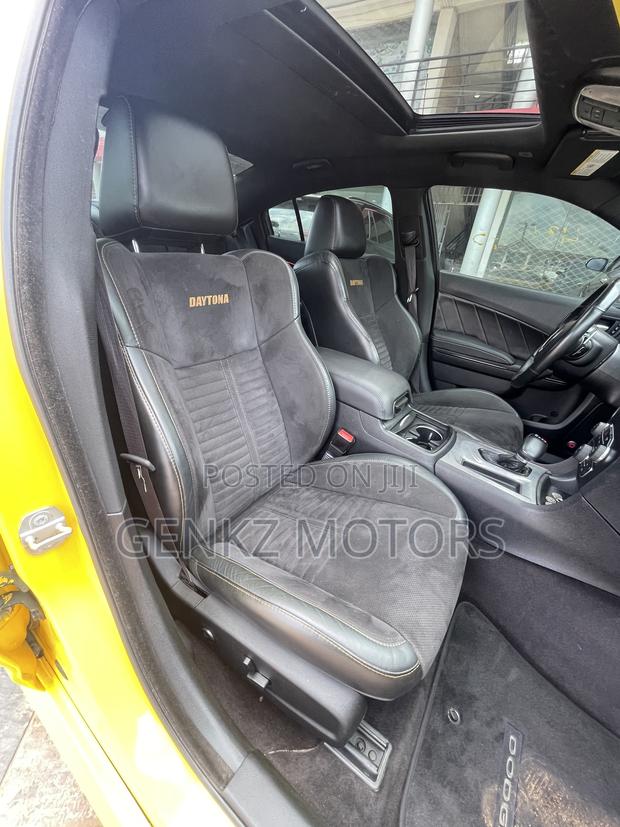 Dodge Charger SRT Hellcat RWD 2017 Yellow