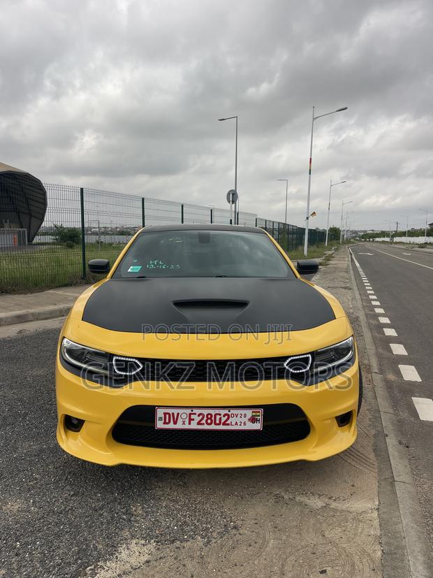 Dodge Charger SRT Hellcat RWD 2017 Yellow