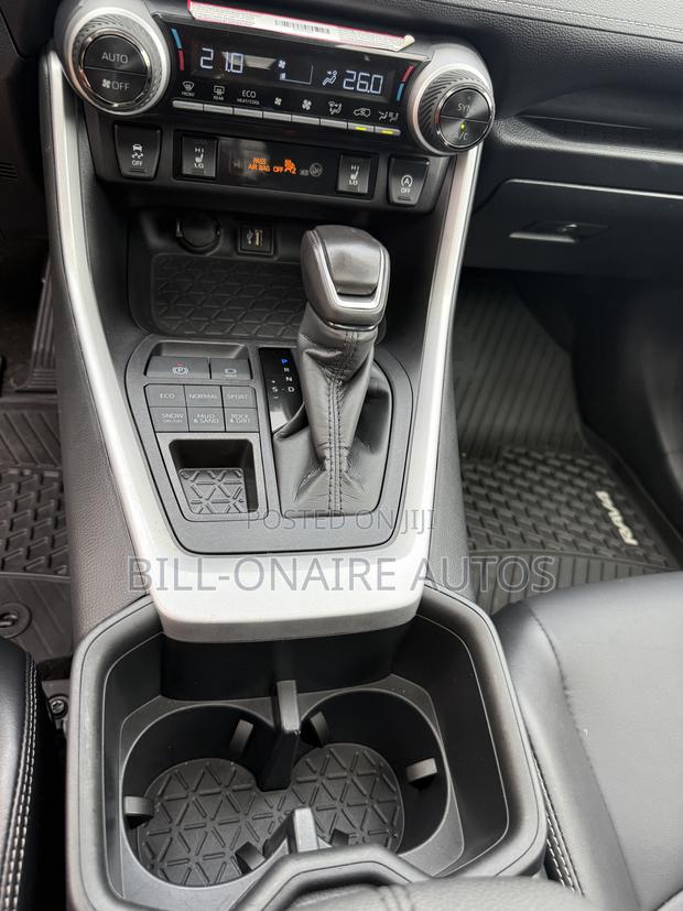 Toyota RAV4 XLE Premium 2025 Gray