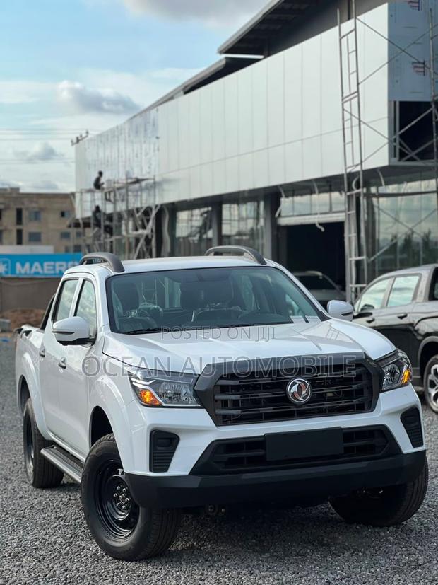 New Nissan Pick-Up 2025 White