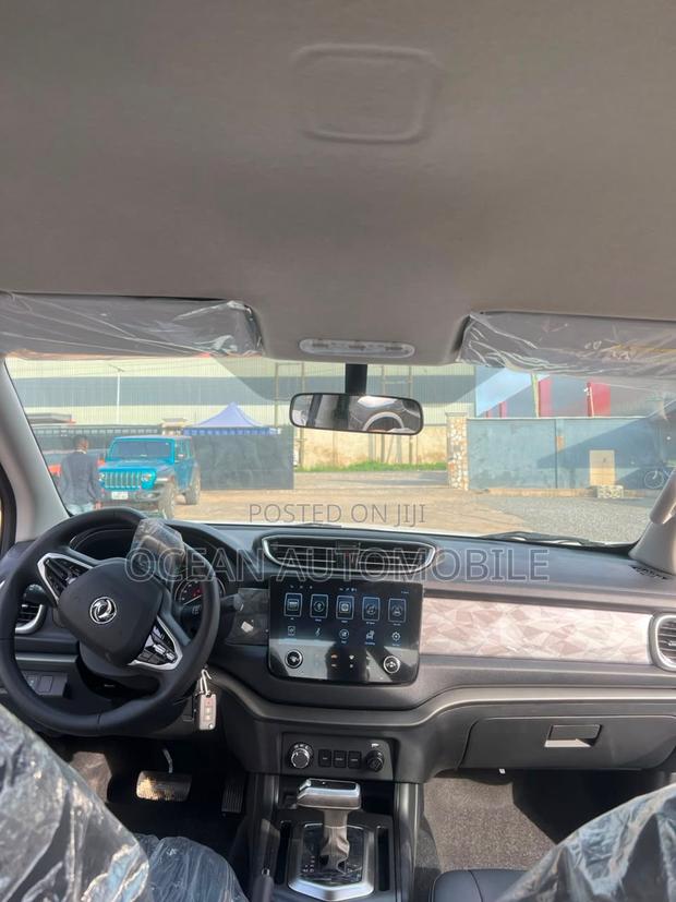 New Nissan Pick-Up 2025 White
