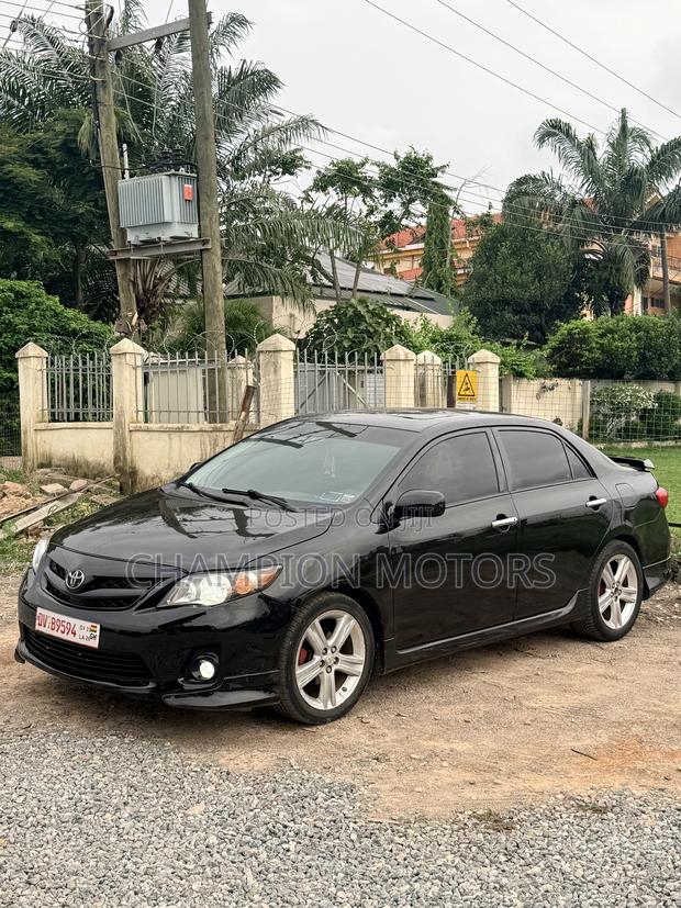 Toyota Corolla 2013 Black