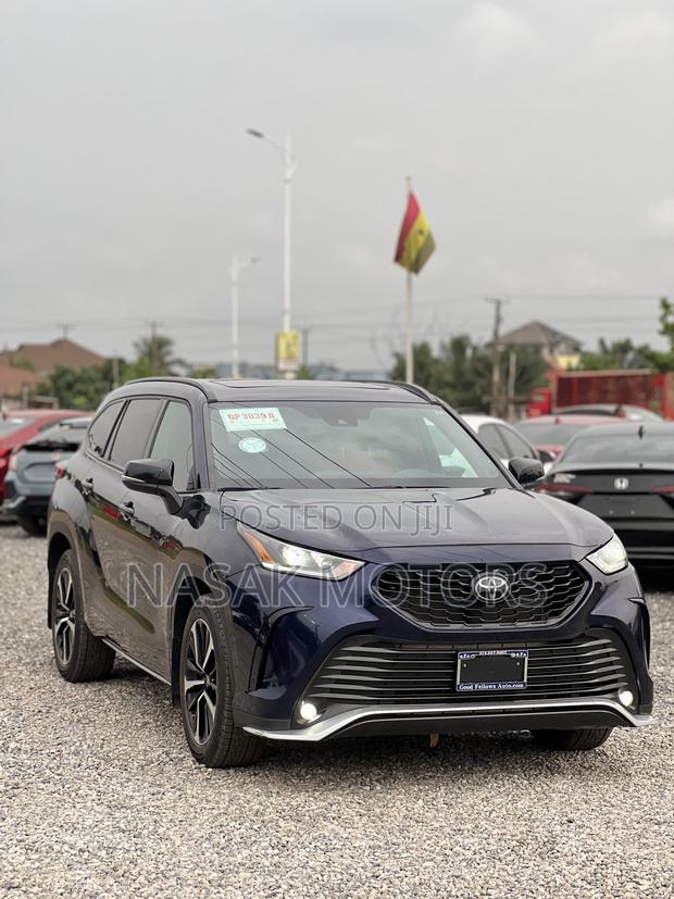 Toyota Highlander XSE 2022 Blue