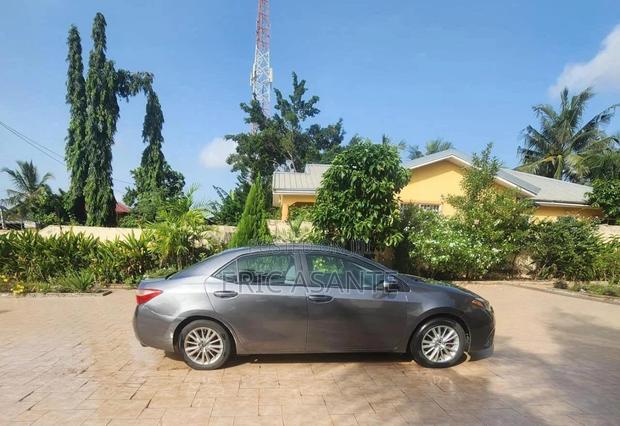 Toyota Corolla LE 4dr Sedan (1.8L 4cyl CVT) 2015 Beige
