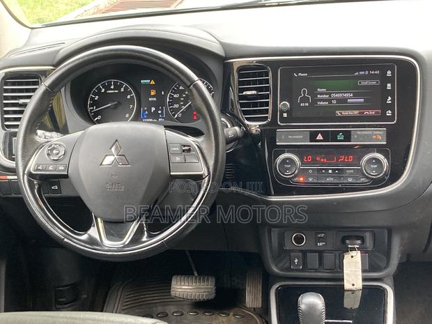 Mitsubishi Outlander SEL AWC 2019 Silver