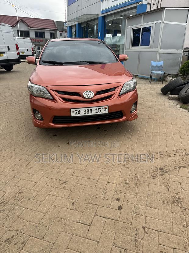 Toyota Corolla 2013 Orange