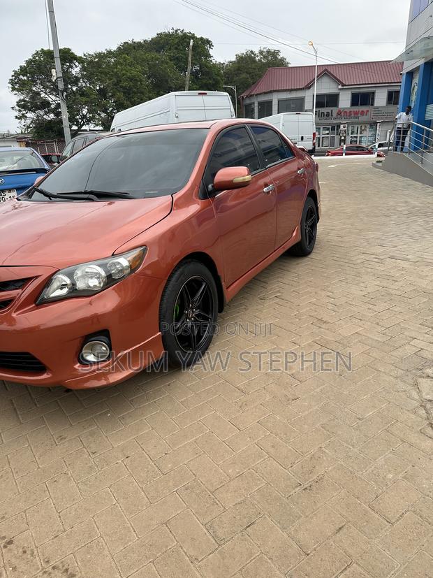 Toyota Corolla 2013 Orange
