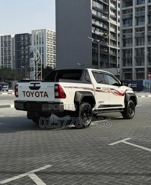 Toyota Hilux 2023 White