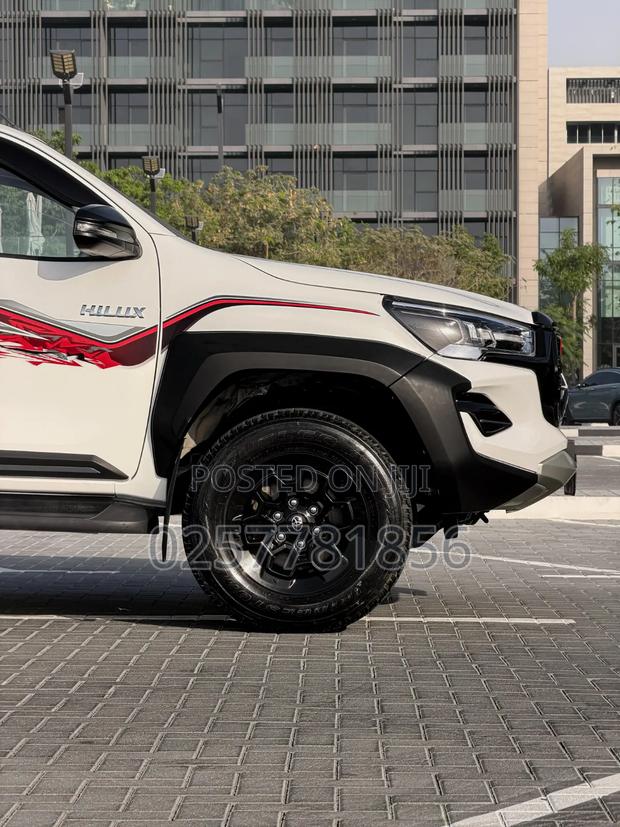 Toyota Hilux 2023 White