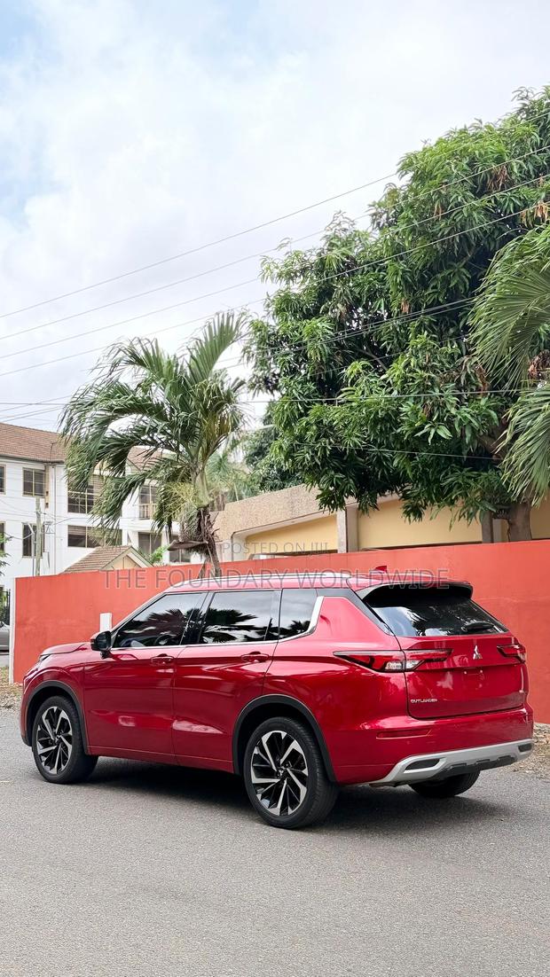 Mitsubishi Outlander SE Launch Edition 2022 Red