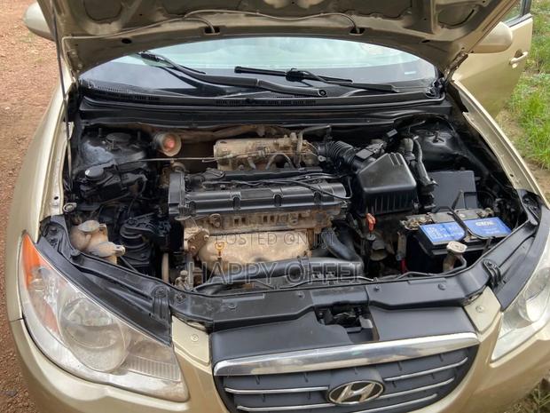 Hyundai Elantra 2010 Gold