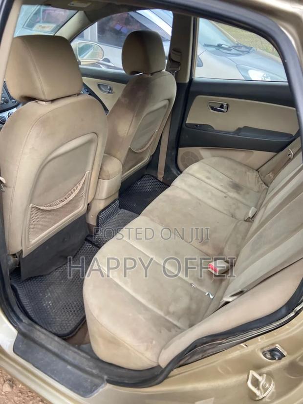 Hyundai Elantra 2010 Gold