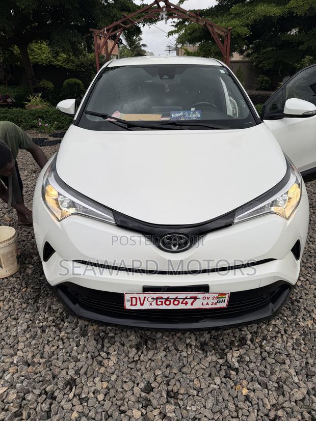 Toyota C-HR XLE Prermium FWD (2.0L 4cyl 2AM) 2018 White