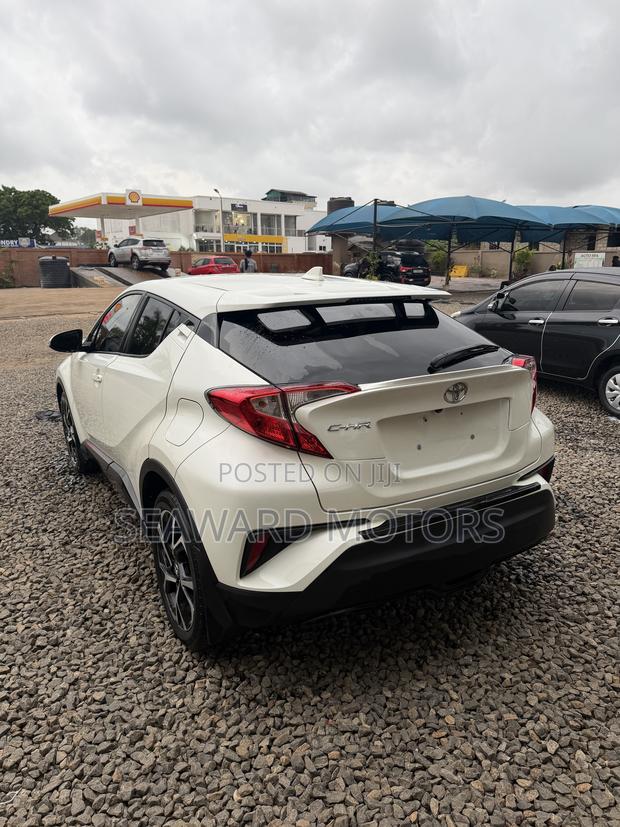 Toyota C-HR XLE Prermium FWD (2.0L 4cyl 2AM) 2018 White