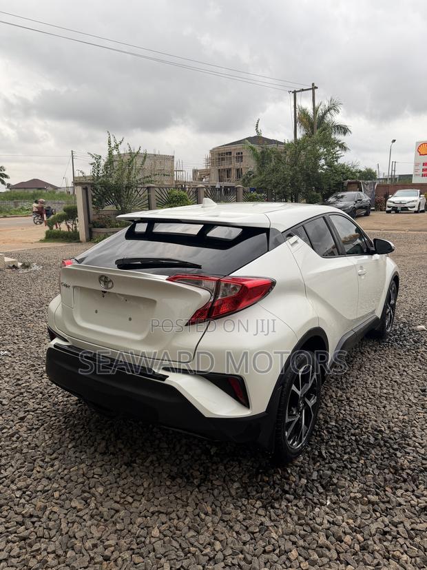 Toyota C-HR XLE Prermium FWD (2.0L 4cyl 2AM) 2018 White