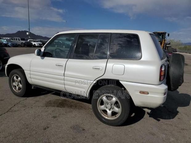Toyota RAV4 Automatic 2000 White