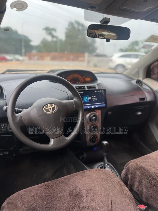 Toyota Vitz 2010 Black