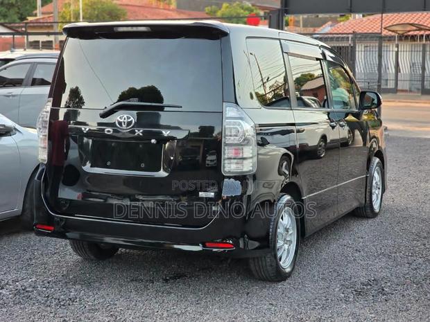 Toyota Voxy 2012 Matt Black